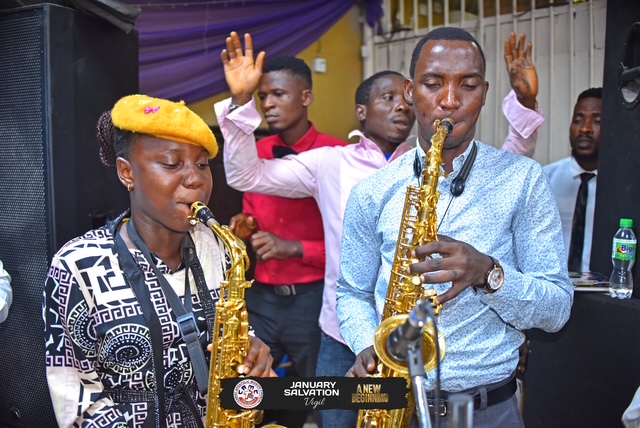 Saxophonists leading praise
